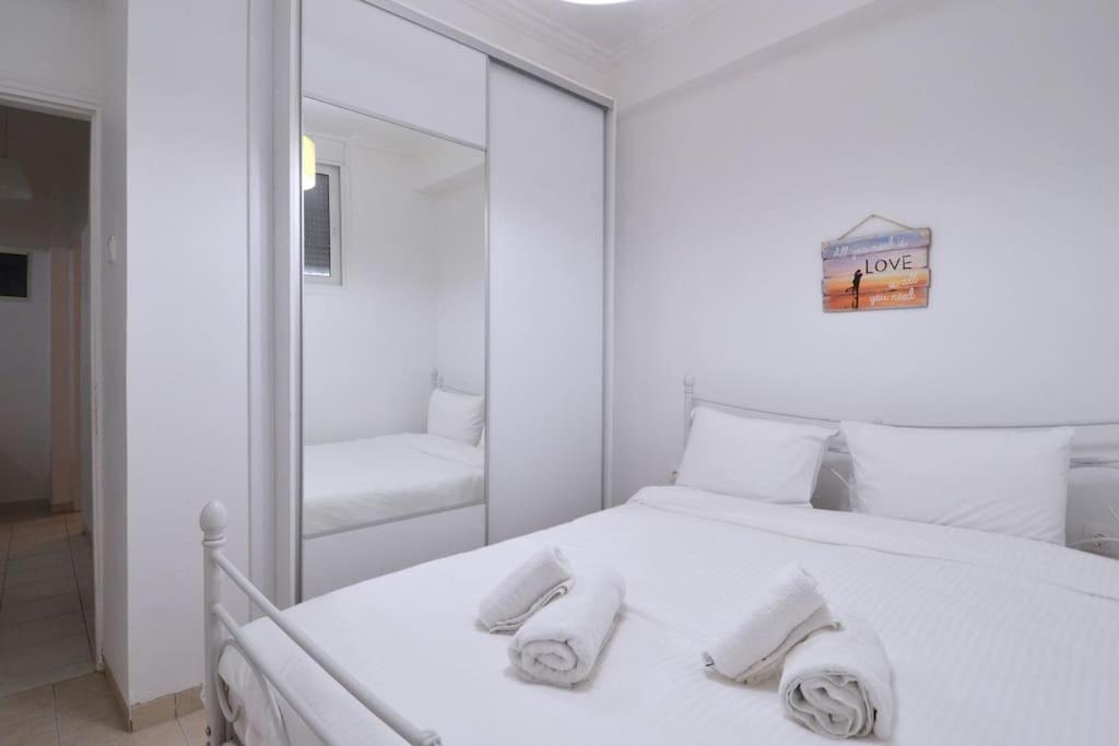 Minimal Apartment At The Foot Of The Odeon Of ... Athene Buitenkant foto