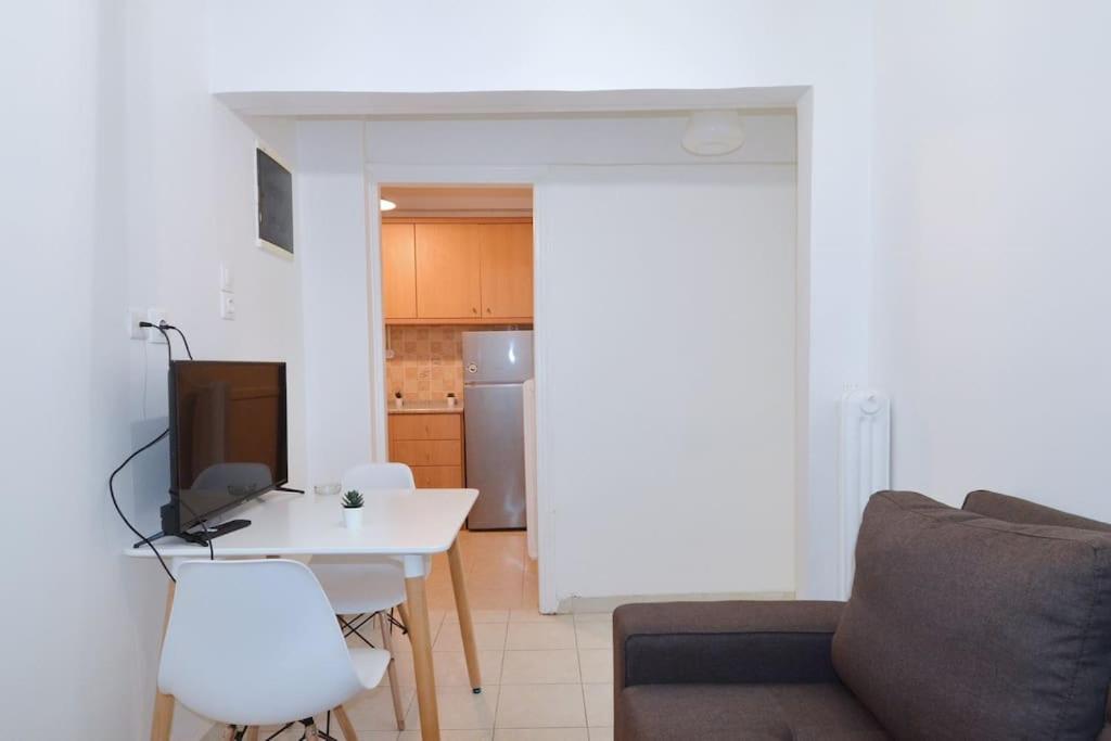 Minimal Apartment At The Foot Of The Odeon Of ... Athene Buitenkant foto